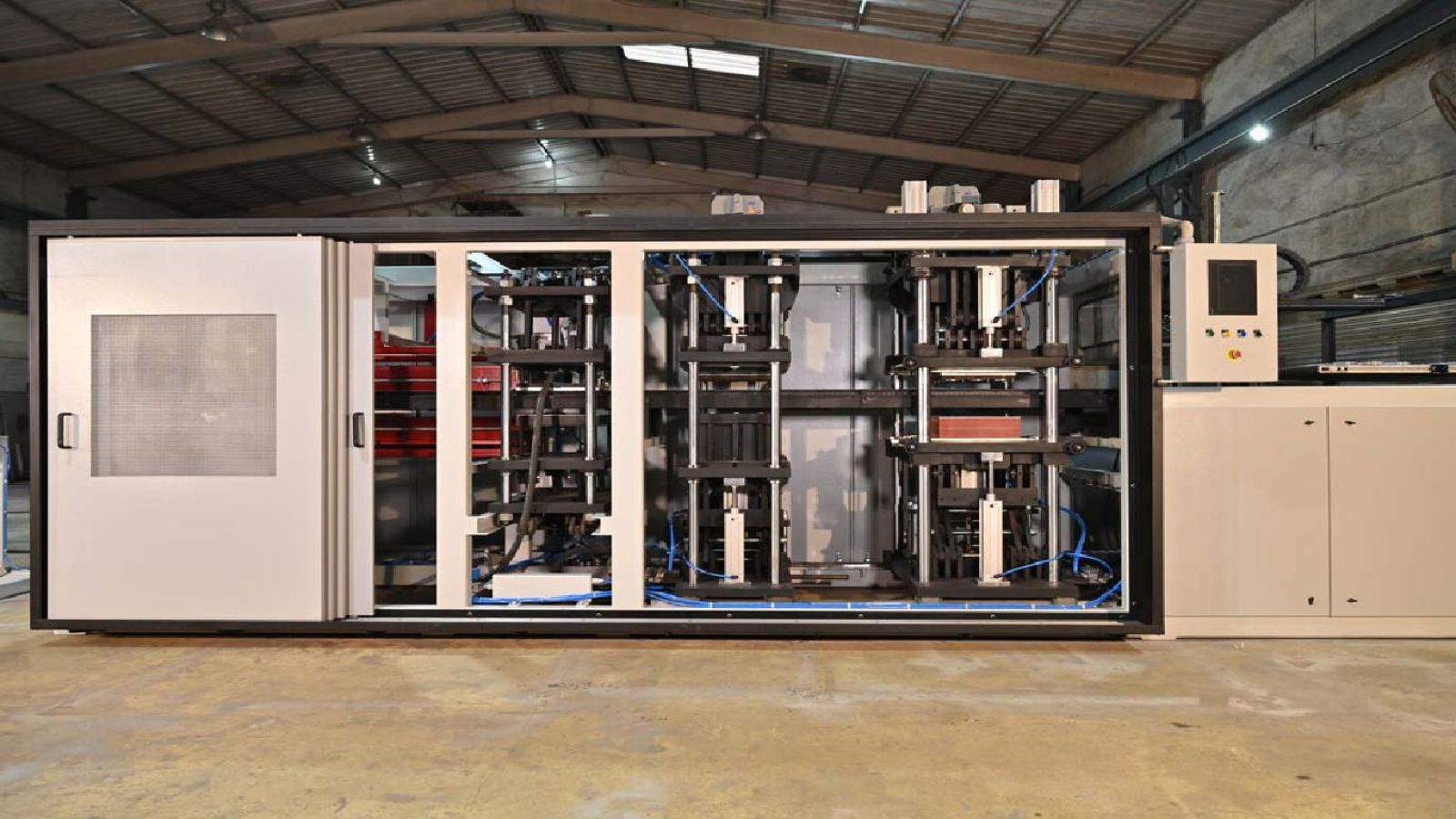 Thermoforming packaging machine