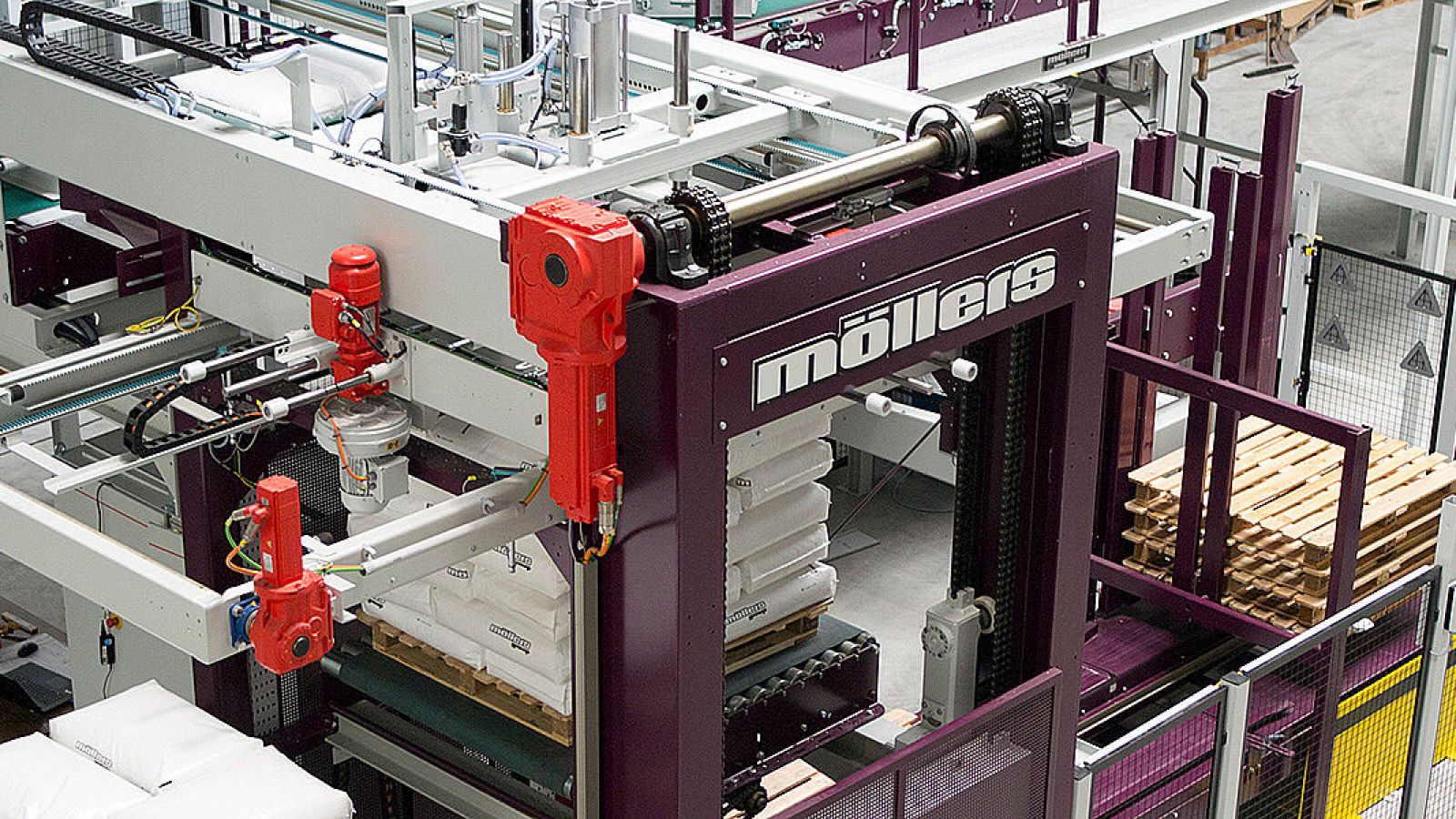 case-packing-vs-palletizing