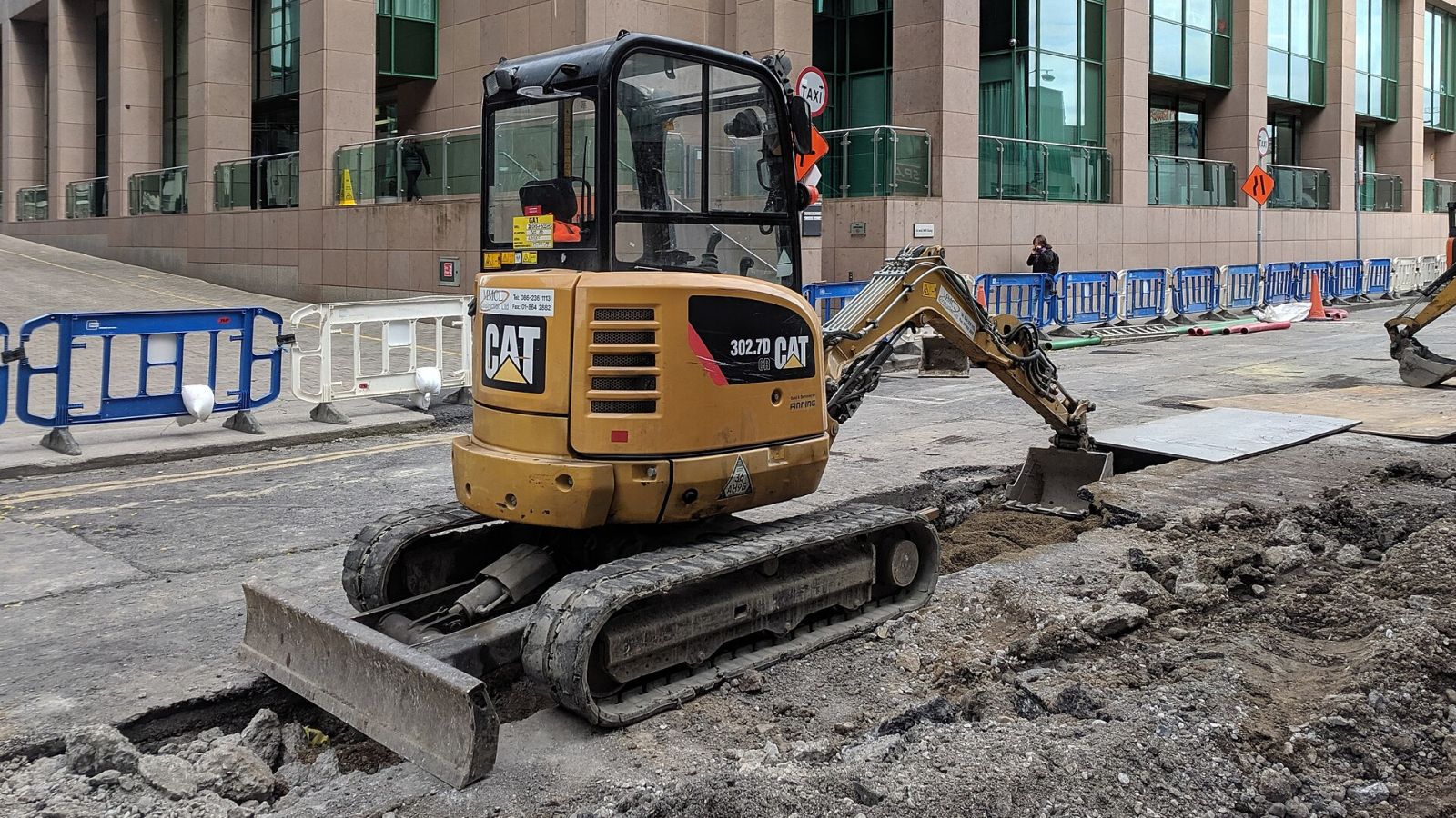 excavator-vs-backhoe-loader
